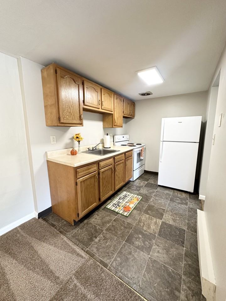 PARK MANOR -- 183 - Photo 4 of 24