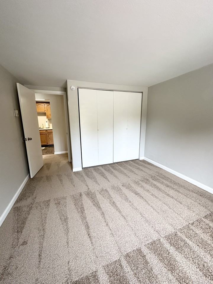 PARK MANOR -- 183 - Photo 7 of 24