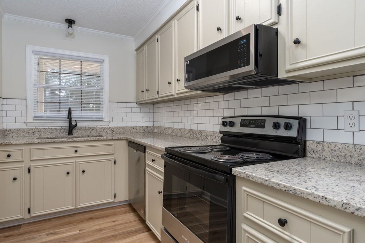 810 Augusta St - Photo 7 of 13