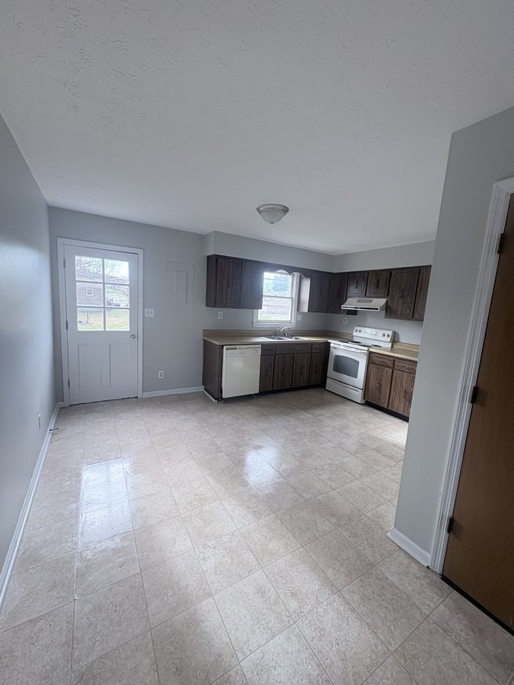 105 Alice- B - Photo 3 of 6