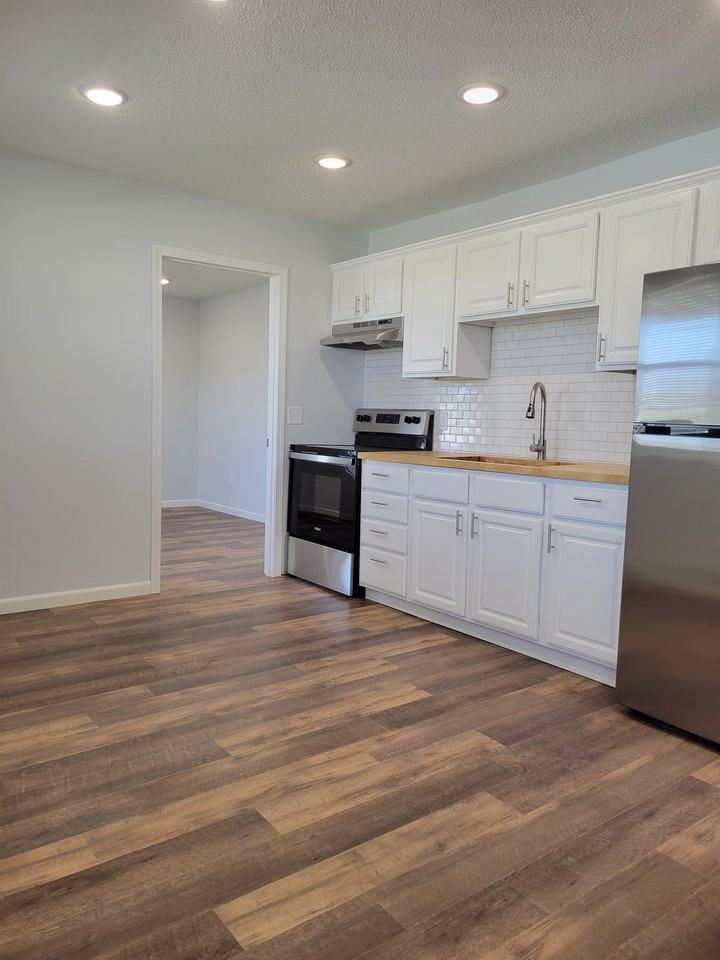 Fairfax Dr - Photo 2 of 12