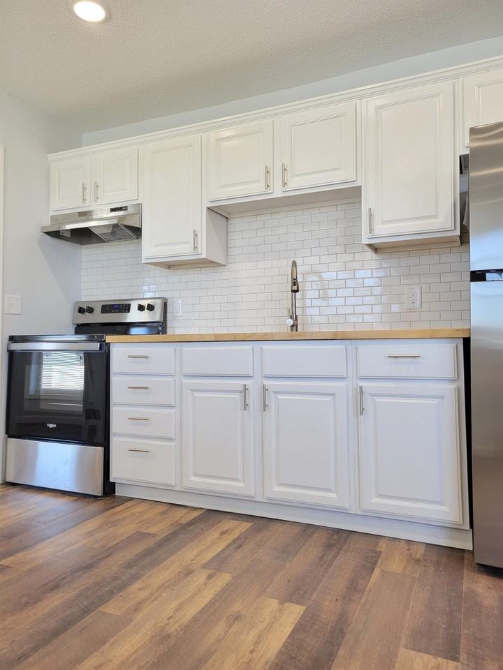 Fairfax Dr - Photo 3 of 12