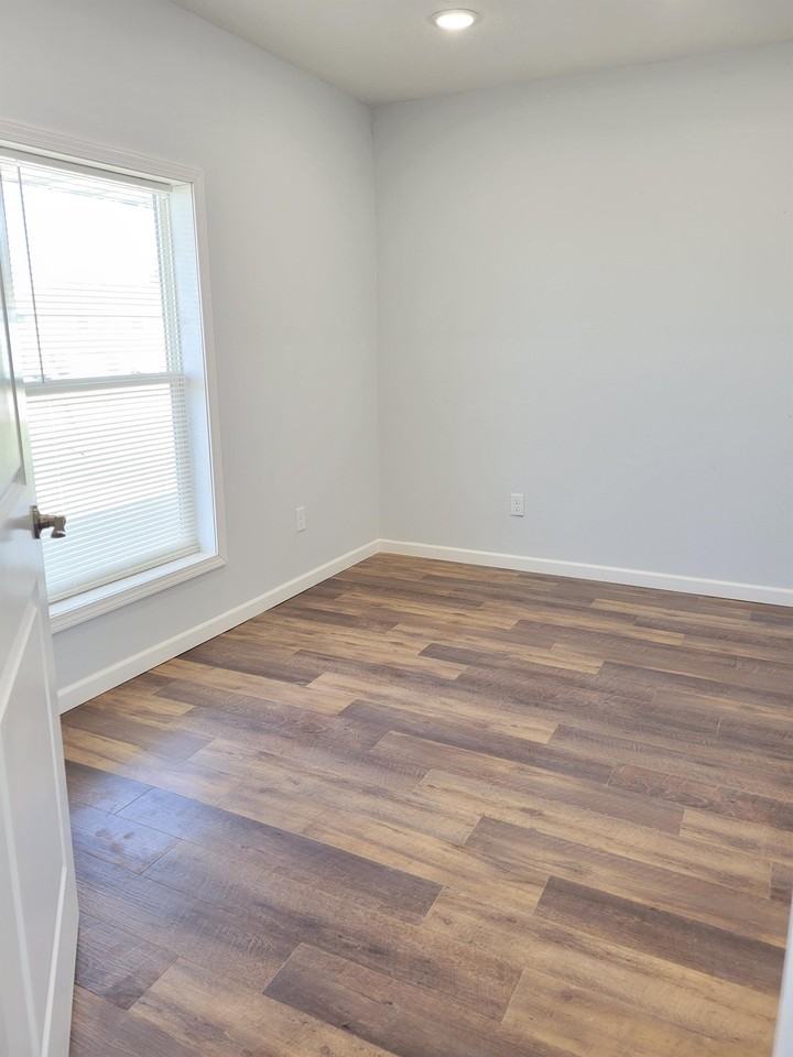 Fairfax Dr - Photo 4 of 12