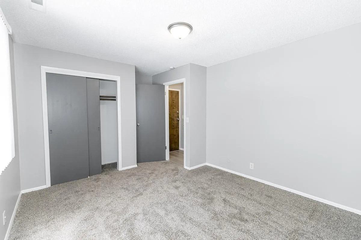 438 South 27th Street - Photo 4 of 7