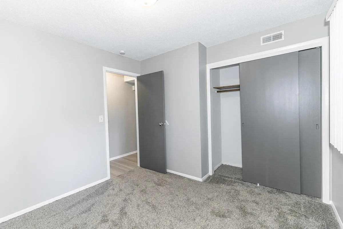 438 South 27th Street - Photo 5 of 7