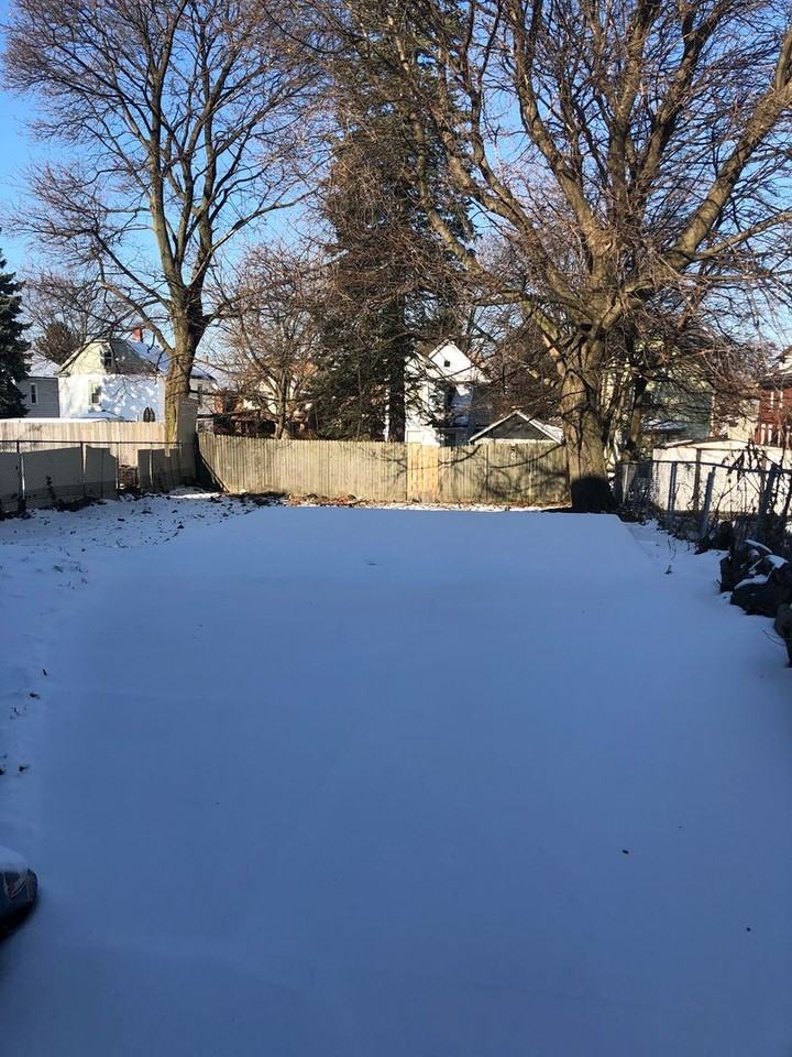 736 E 26th St - Photo 2 of 10