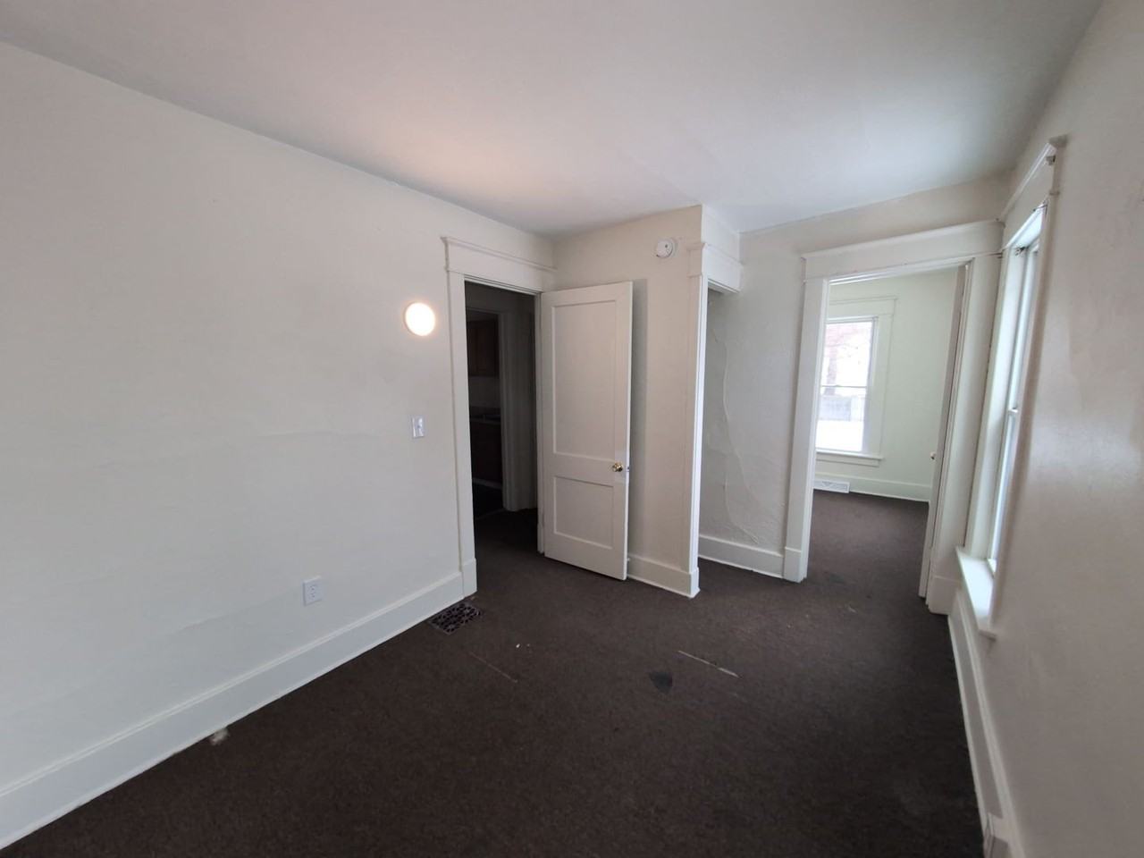 736 E 26th St - Photo 4 of 10