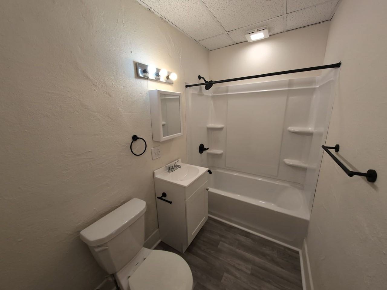 736 E 26th St - Photo 6 of 10