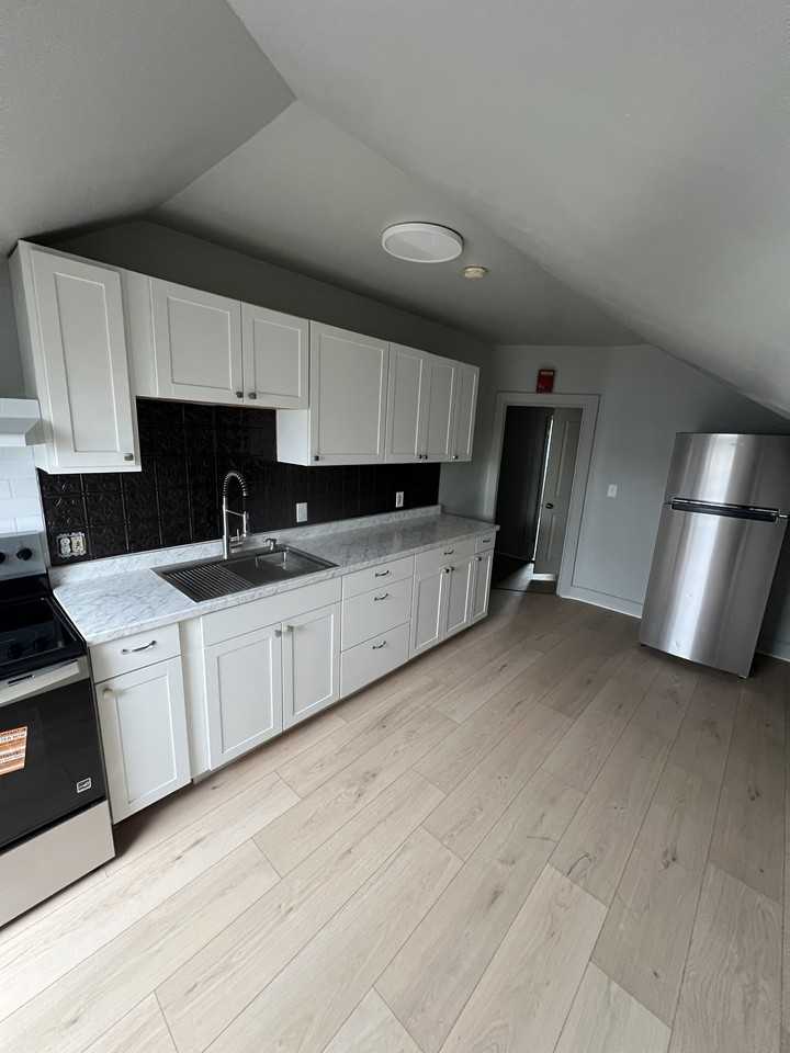 172 Pine Street - Photo 4 of 9