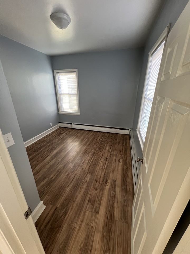 Lonsdale Realty Trust( 284 lonsdale ave) - Photo 5 of 6