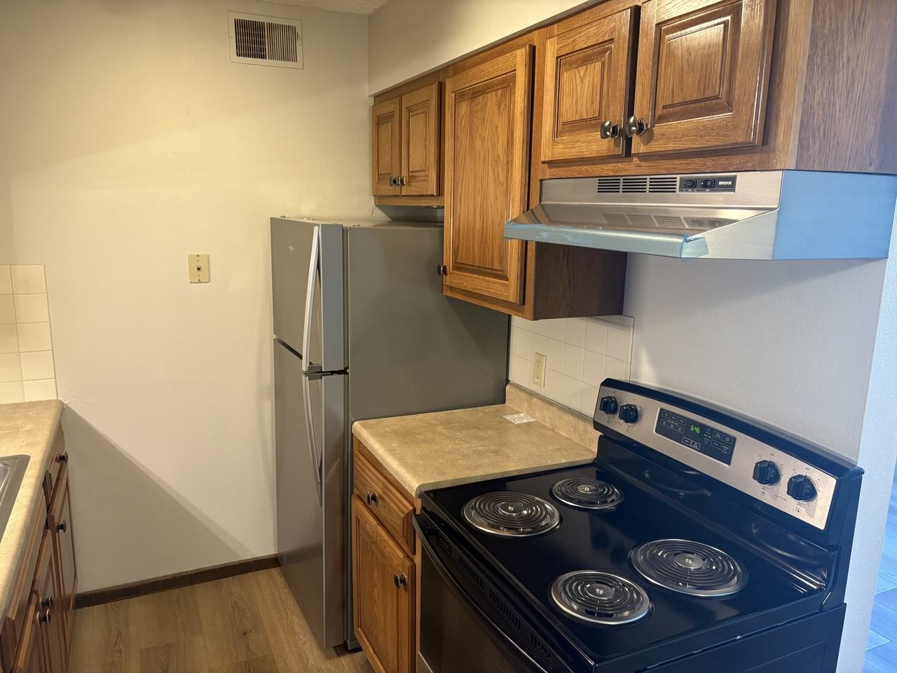 Waterloo Road 1706-1720 - Photo 2 of 8