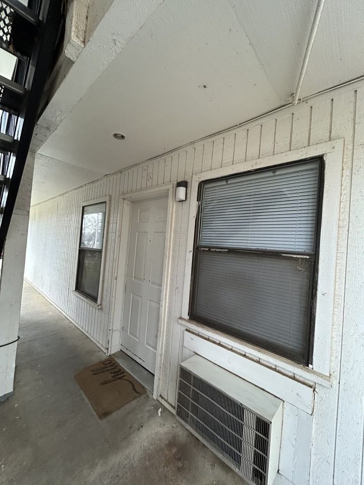 203 South Baggett Street - Photo 2 of 7