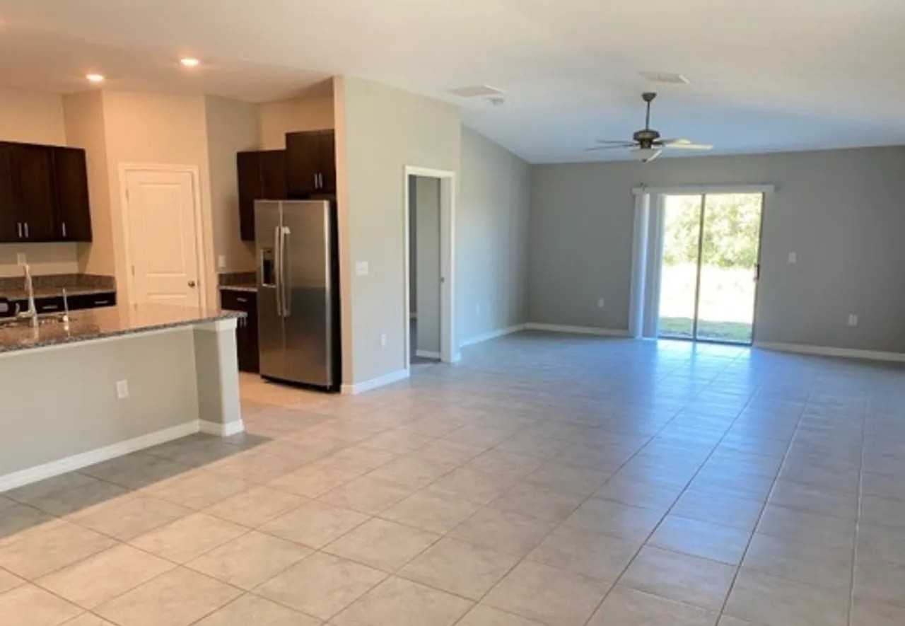 16628 Delia St - Photo 3 of 20