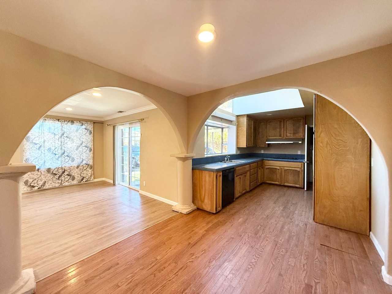 16160 Keith Way - Photo 3 of 10