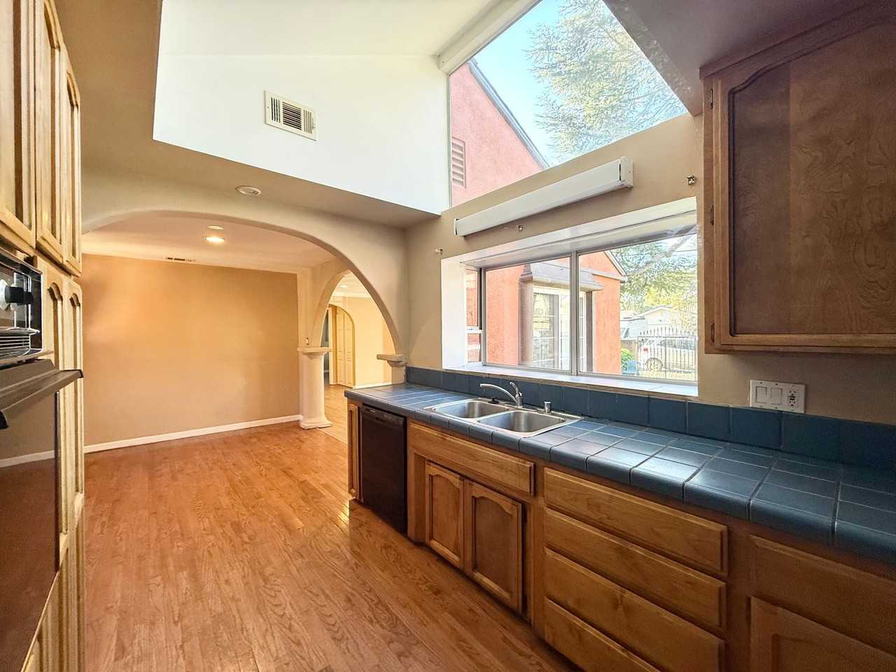 16160 Keith Way - Photo 4 of 10