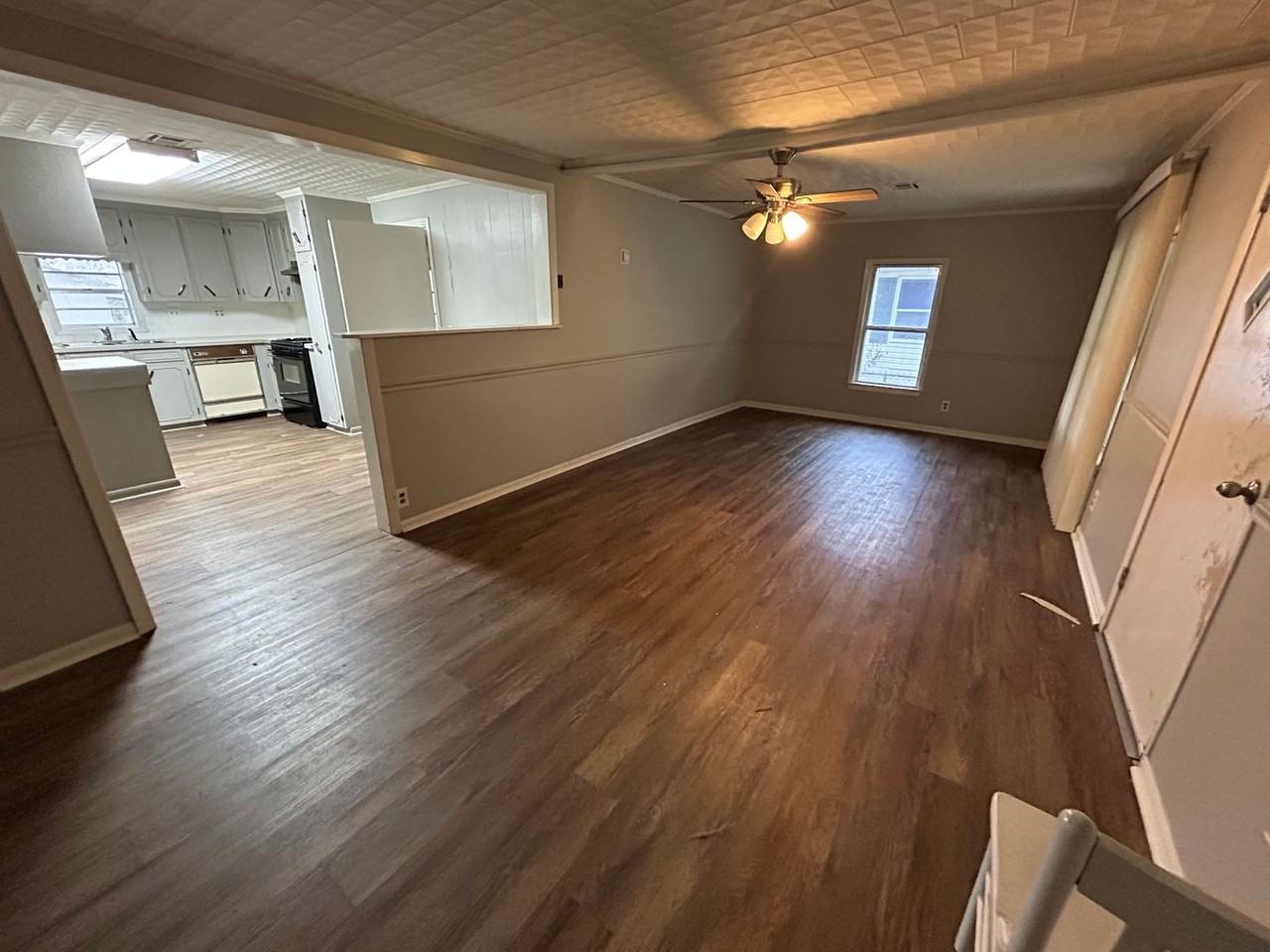 615 E Butler St - Photo 3 of 11