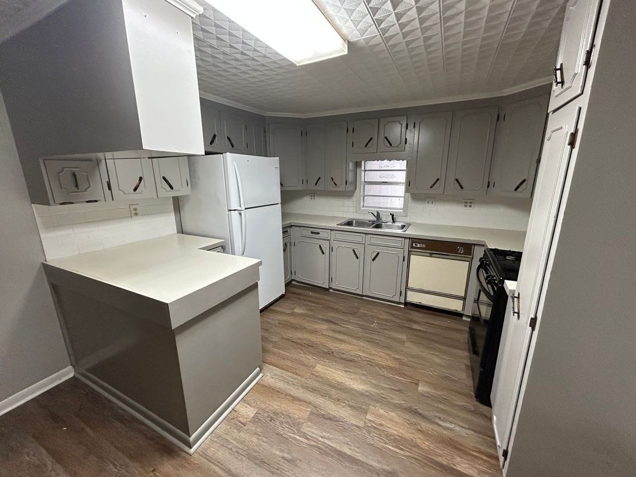 615 E Butler St - Photo 4 of 11