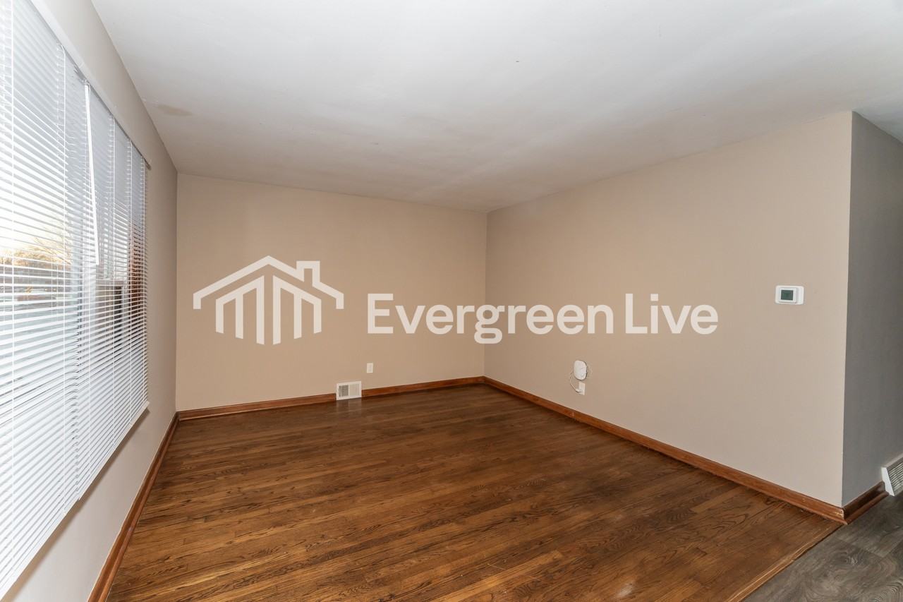 4806 W Hampton Ave - Photo 2 of 15