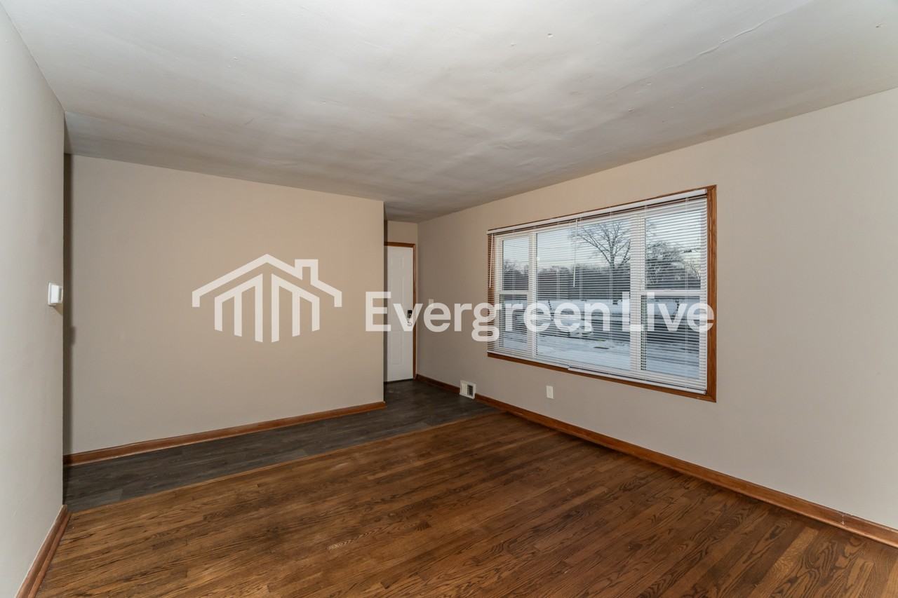 4806 W Hampton Ave - Photo 3 of 15