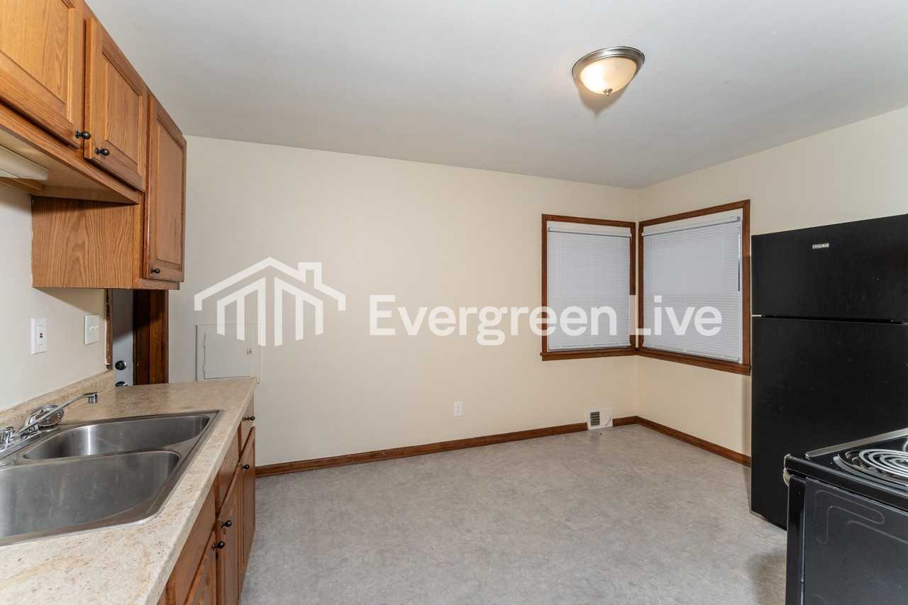 4806 W Hampton Ave - Photo 4 of 15