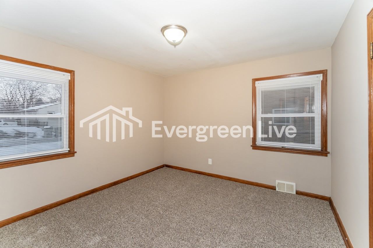 4806 W Hampton Ave - Photo 6 of 15