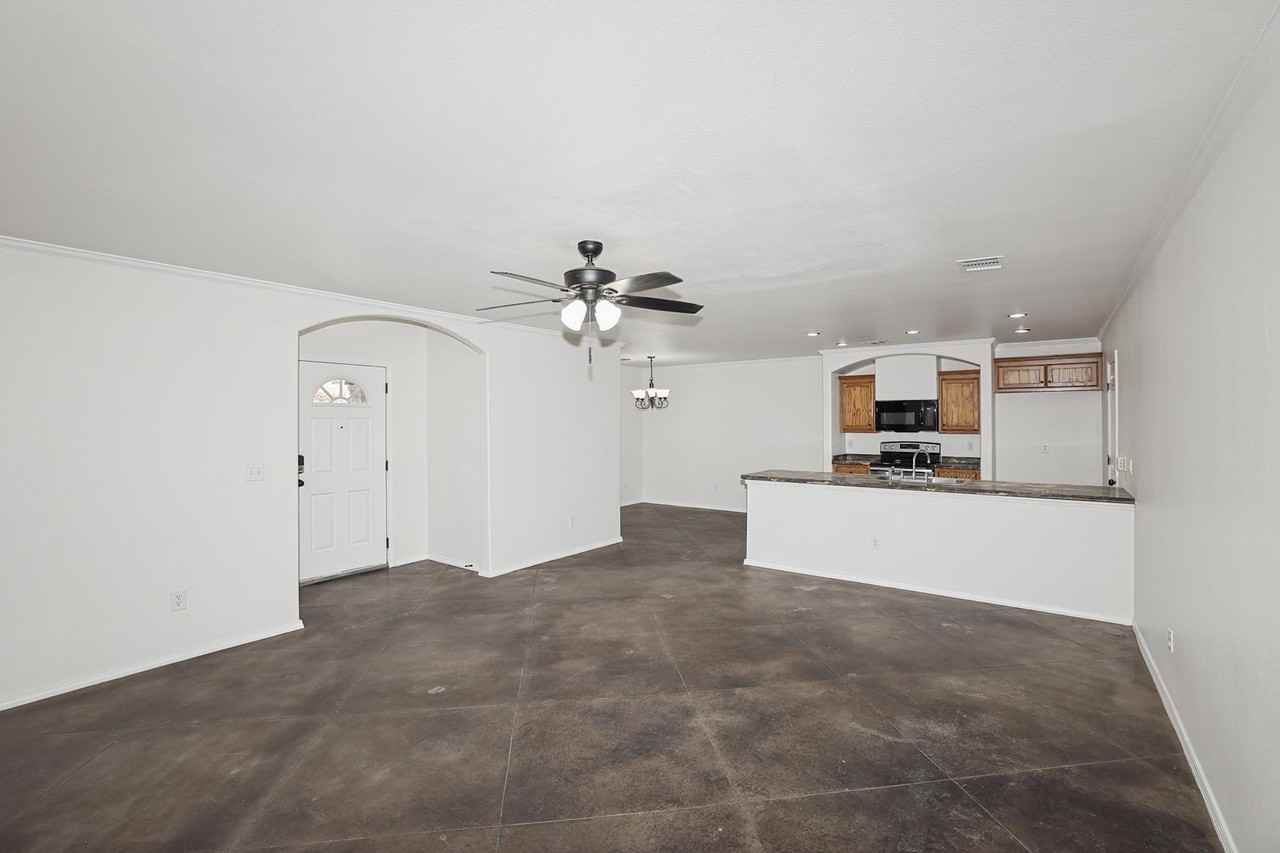 4511 Pine St - Photo 2 of 28