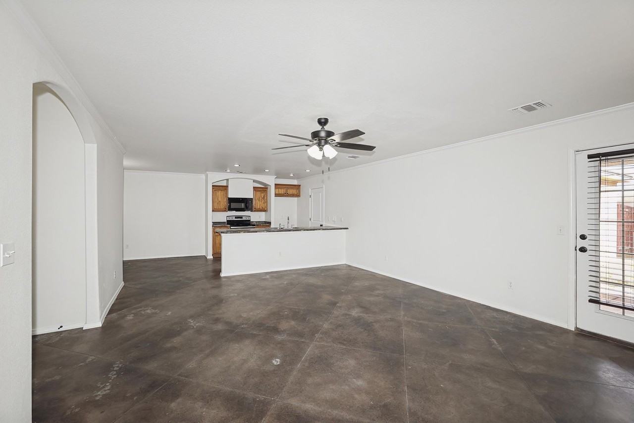 4511 Pine St - Photo 3 of 28