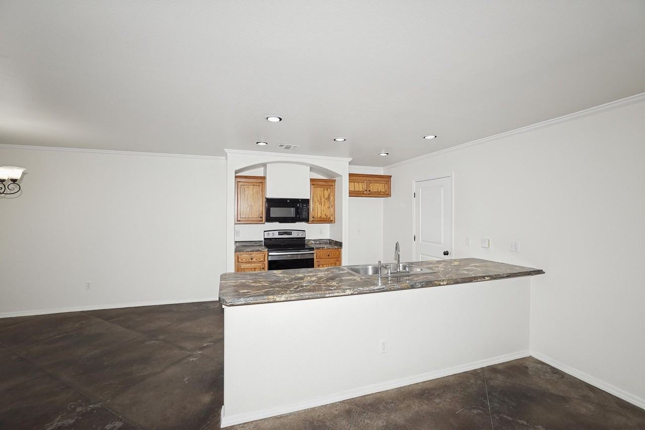 4511 Pine St - Photo 6 of 28