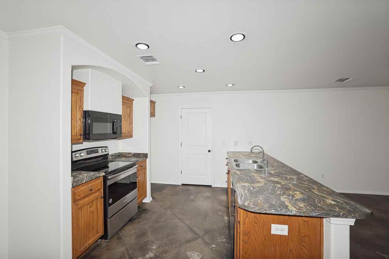 4511 Pine St - Photo 7 of 28