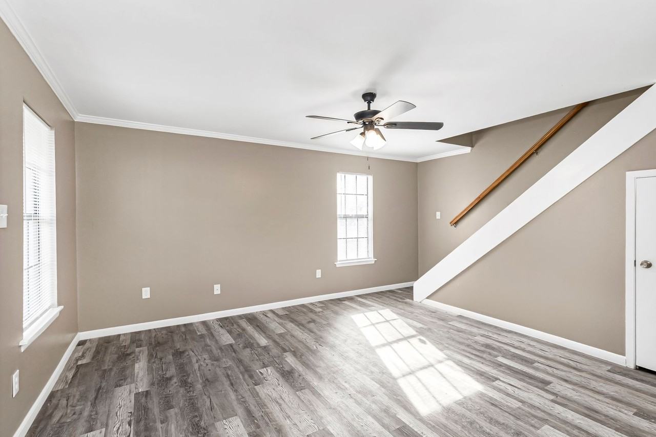 4363 Rue De Belle Maison - Photo 4 of 11