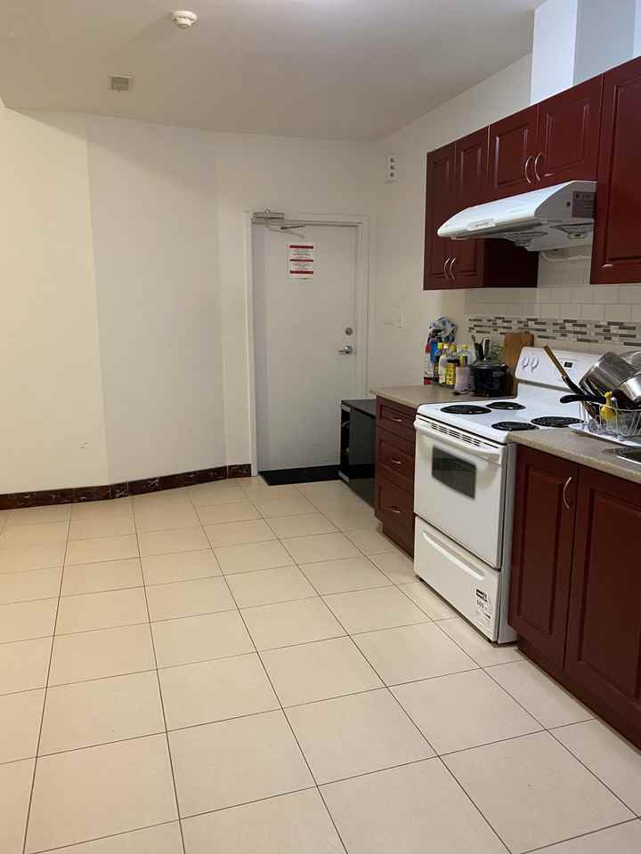 Beverley St & College St - Photo 3 of 6