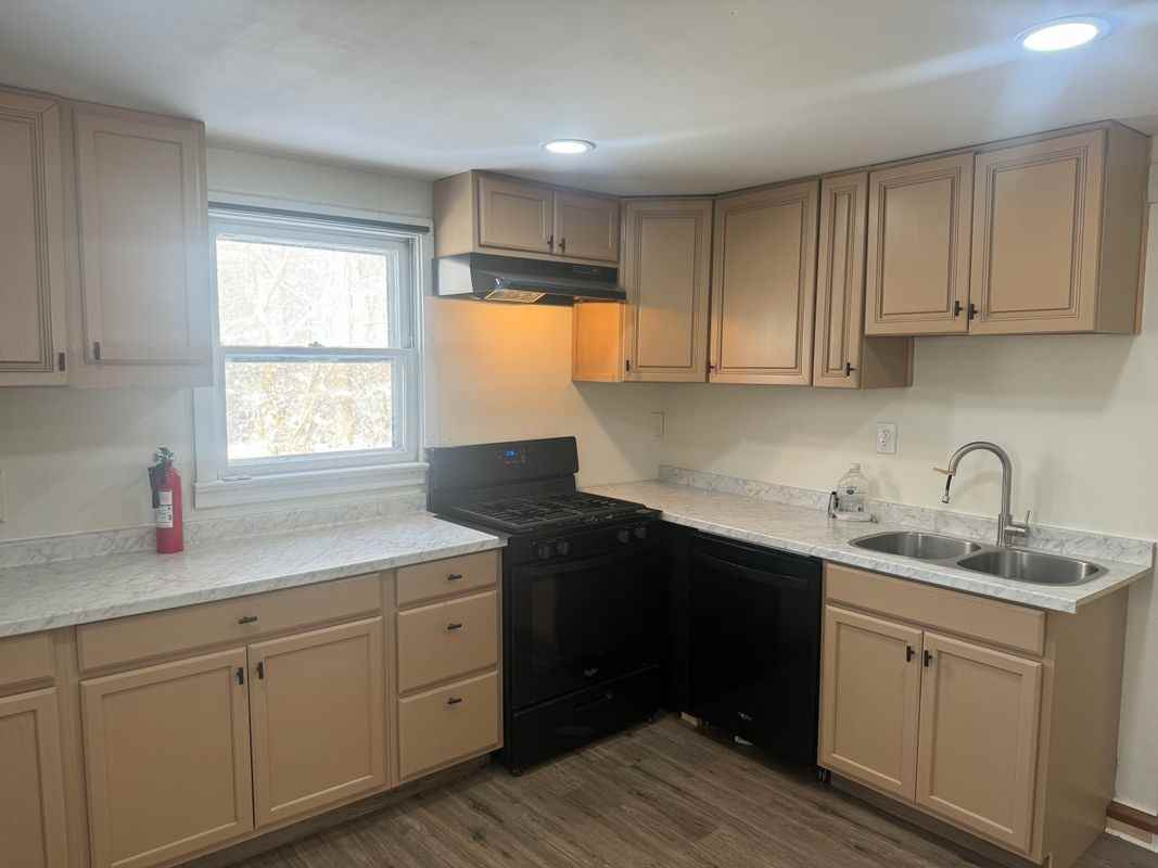 752 Norwood Rd - Photo 7 of 22