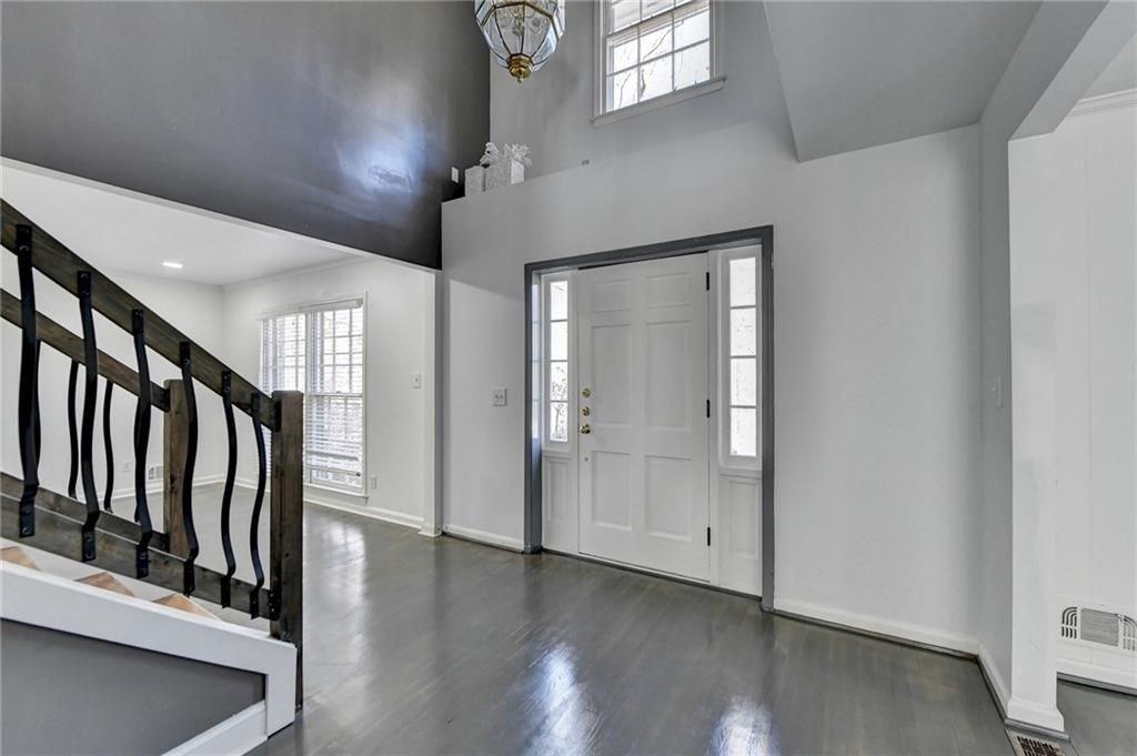 525 Abernathy Rd - Photo 5 of 49