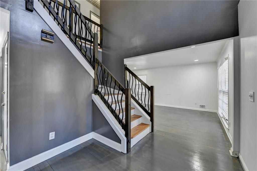 525 Abernathy Rd - Photo 6 of 49