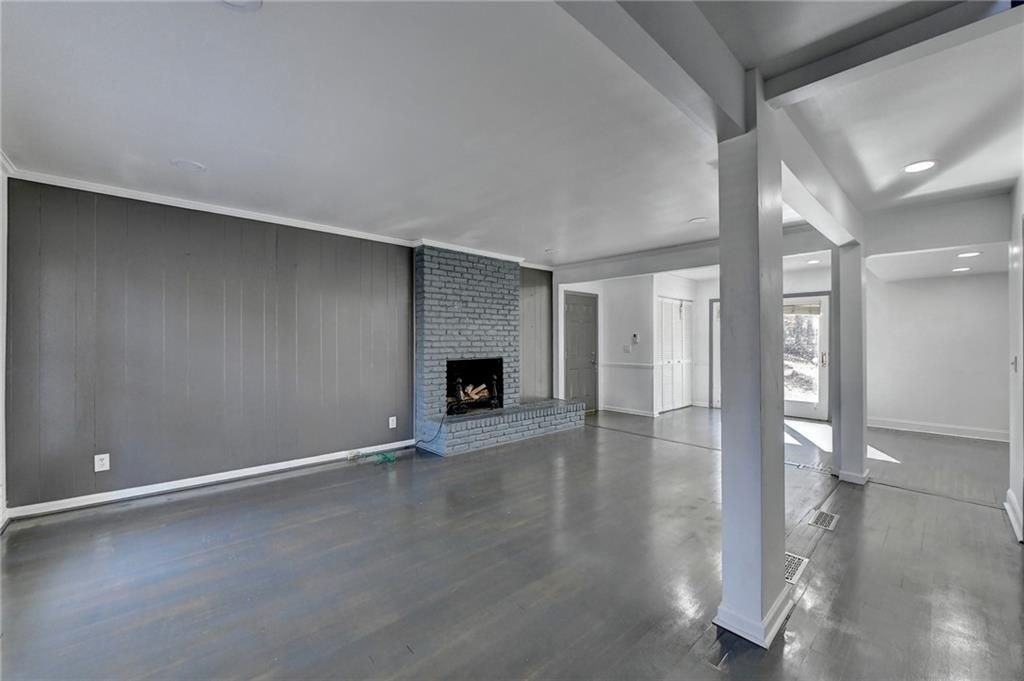 525 Abernathy Rd - Photo 7 of 49