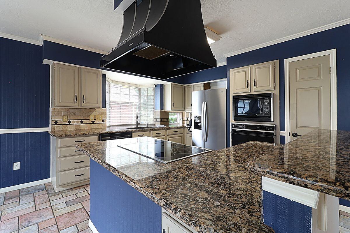 3510 Cypressdale Dr - Photo 4 of 7