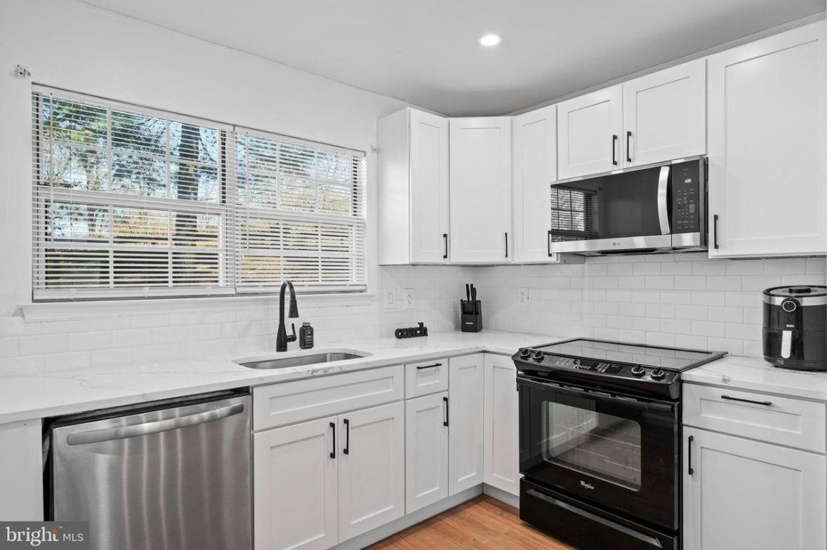 1337 Upcot Ct - Photo 2 of 6