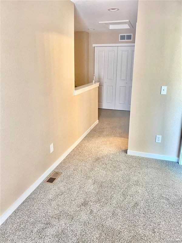 283 S 4th Ct - Photo 4 of 10