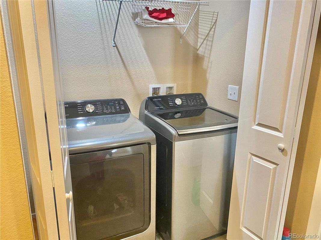 283 S 4th Ct - Photo 5 of 10