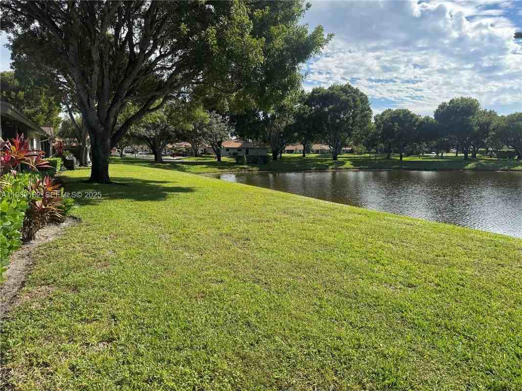 8200 Whispering Palm Dr ##F - Photo 2 of 18