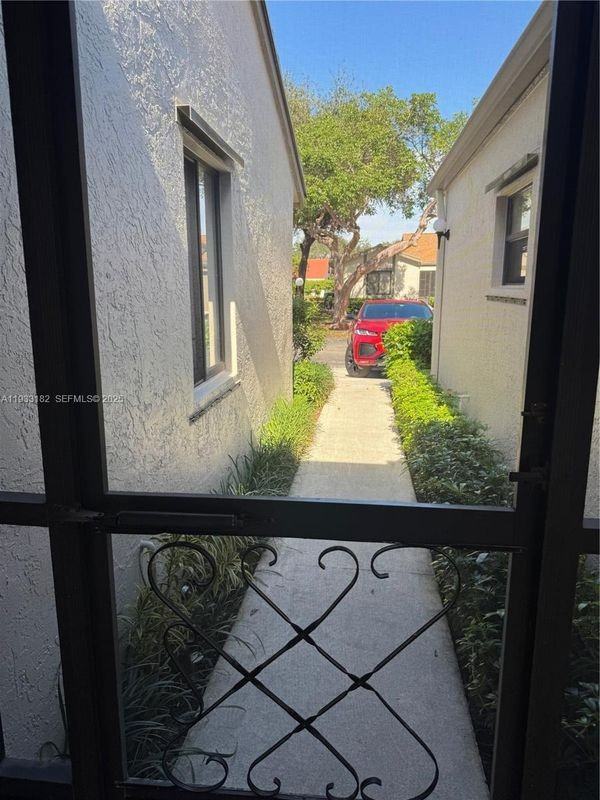 8200 Whispering Palm Dr ##F - Photo 3 of 18