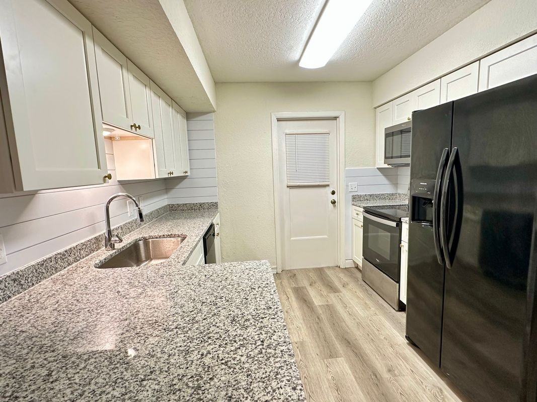 413 Krueger St - Photo 5 of 13