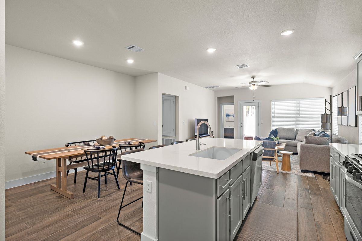 6209 Dumfries Ln - Photo 7 of 27