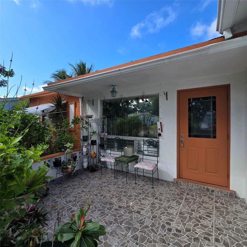 4215 Nw 52nd Ave - Photo 3 of 33