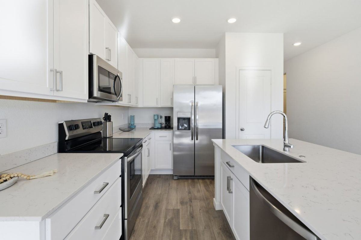 930 Thinleaf Ln - Photo 3 of 20