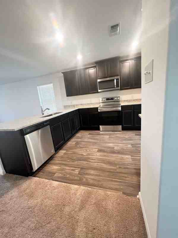 125 Maywood Ln - Photo 4 of 8