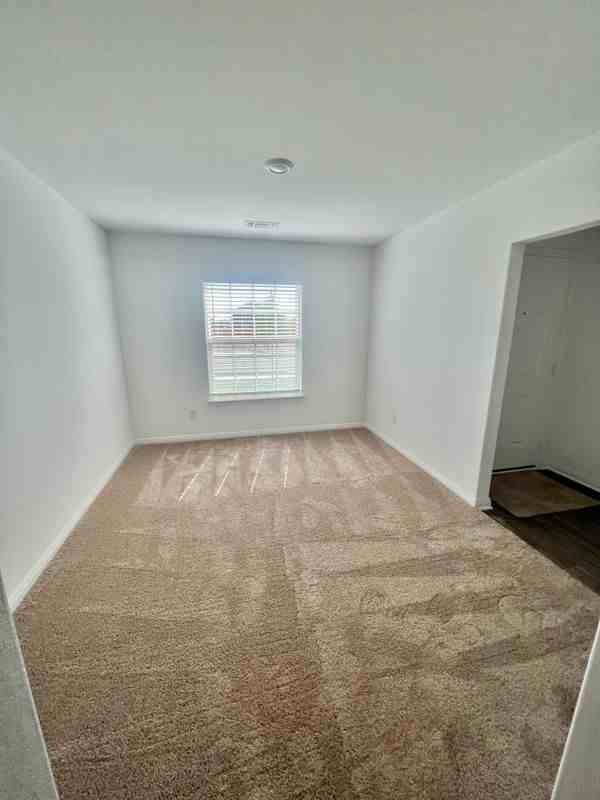 125 Maywood Ln - Photo 5 of 8