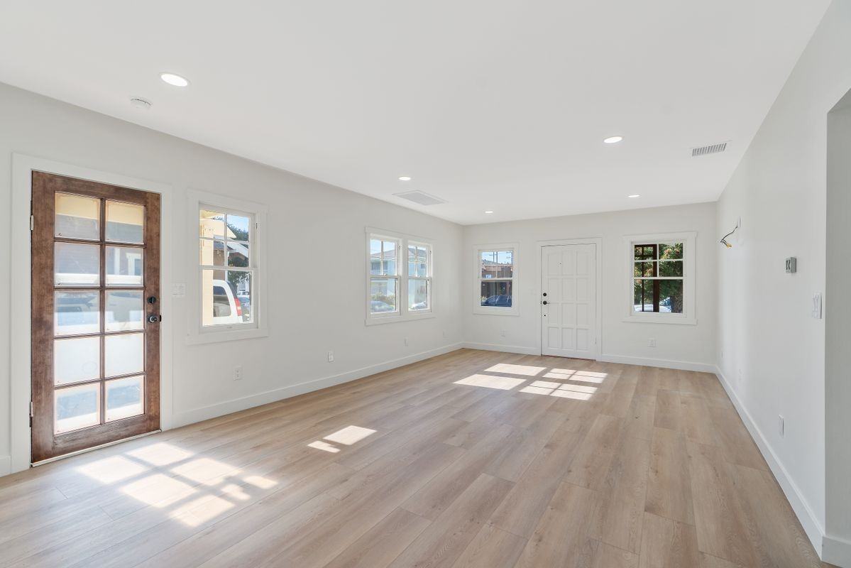 744 Gladys Ave - Photo 5 of 23