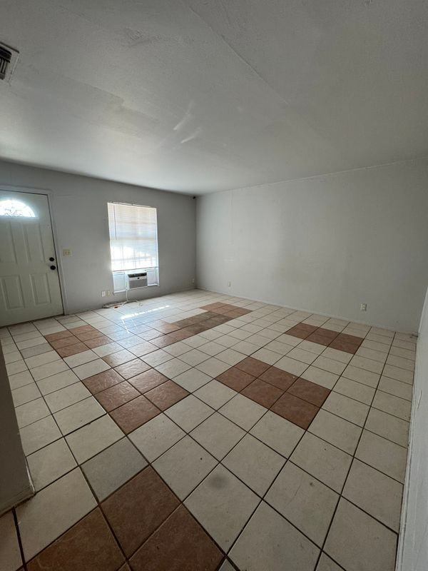 9131 Port Hudson St - Photo 2 of 22