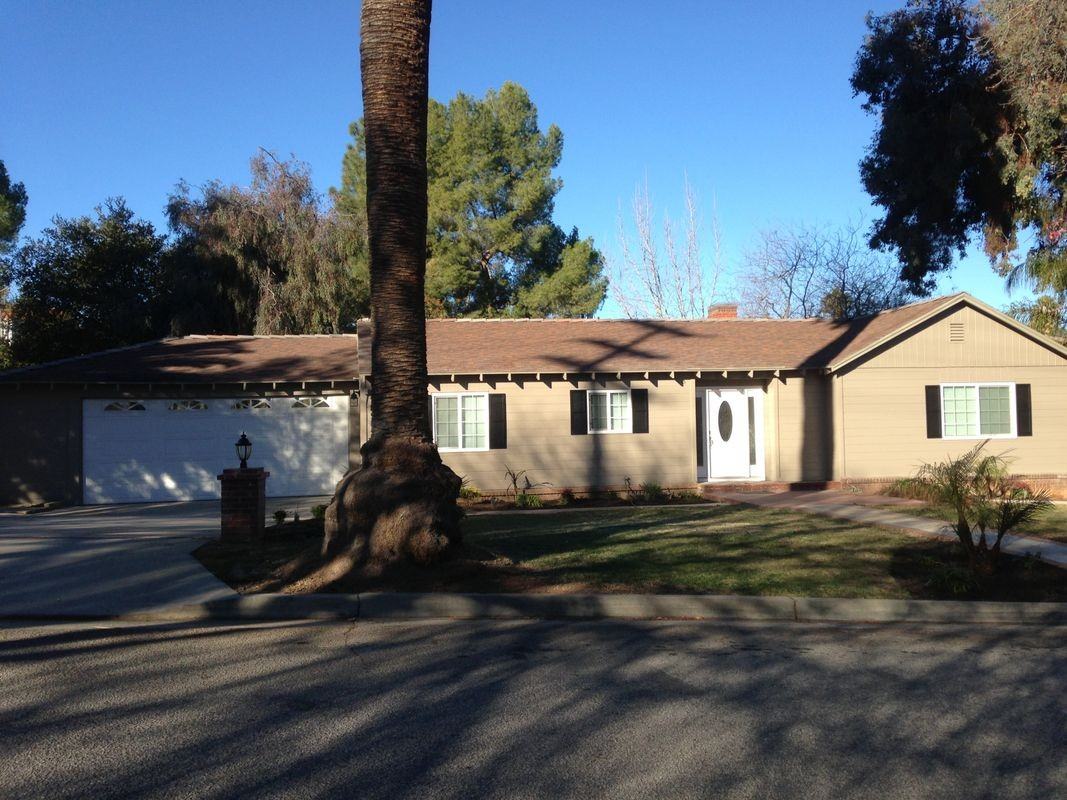 1640 Dwight St - Photo 2 of 12